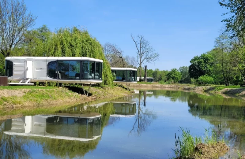 Warschau Polen Pałac Wieniawskich & Nowoczesne Domki Glampingowe z Balią & Zabytkowy Park