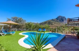 montañas vistas piscina casa rural
