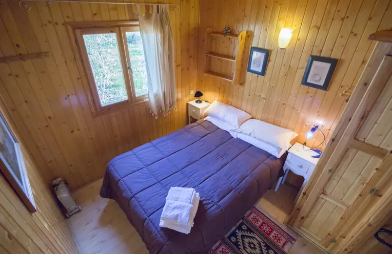 dormitorio de una cabaña tradicional