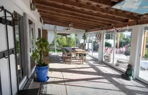 la terraza en la casa rural