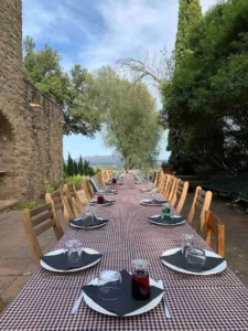 una cena en el jardín