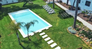 la casa con piscina
