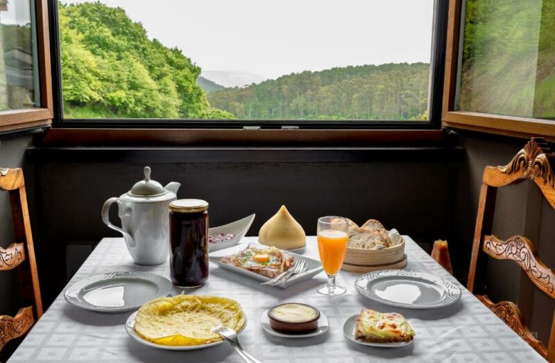 Casas rurales en Galicia: desayuno completo