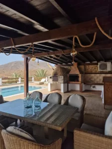 la terraza con parilla
