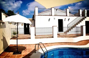 complejo con la piscina