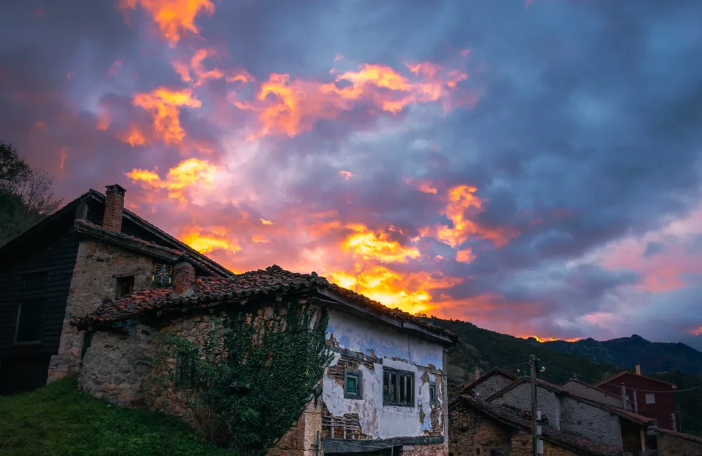 atardecer en casas rurales en asturias