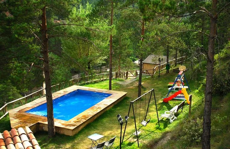piscina en el bosque