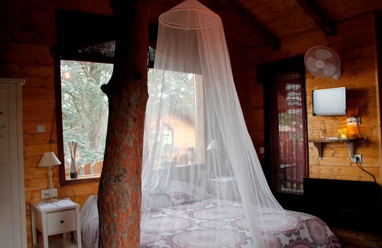 dormitorio en la casita del árbol