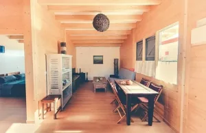 interior de la cabaña