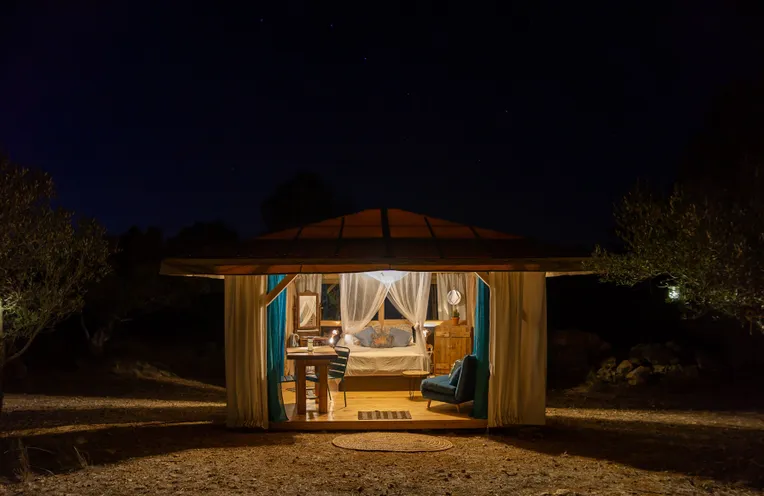 cabaña de noche