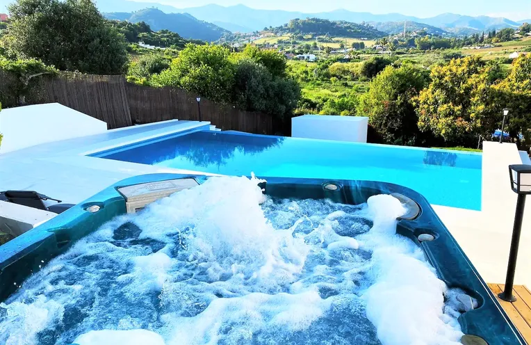 jacuzzi exterior