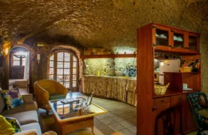 interiores del hotel cueva