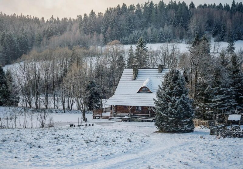 domek w Bieszczadach zima