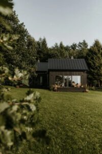 tiny house z ogrodem