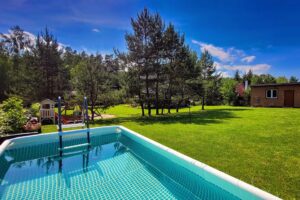 domek na mazurach z basenem