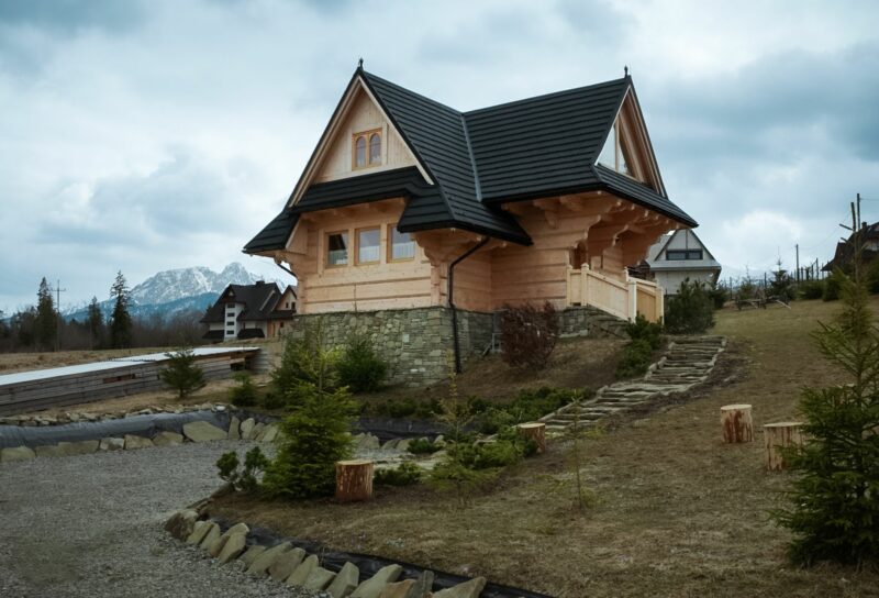 Osada Roztoki dom w górach