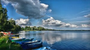 domek z widokiem na jezioro