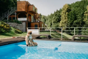 wakacje z dziećmi w polsce z basenem