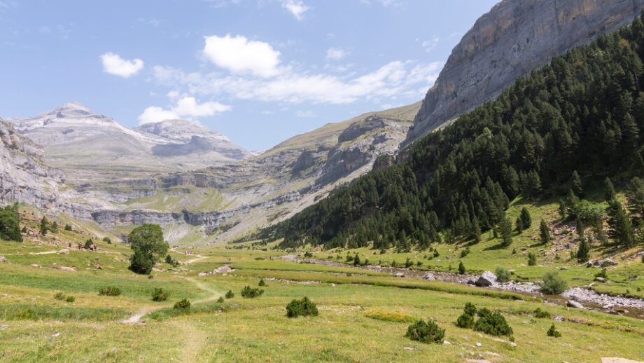 Ruta Cola de Caballo Descubre 10 lugares maravillosos en montañas 🏔️