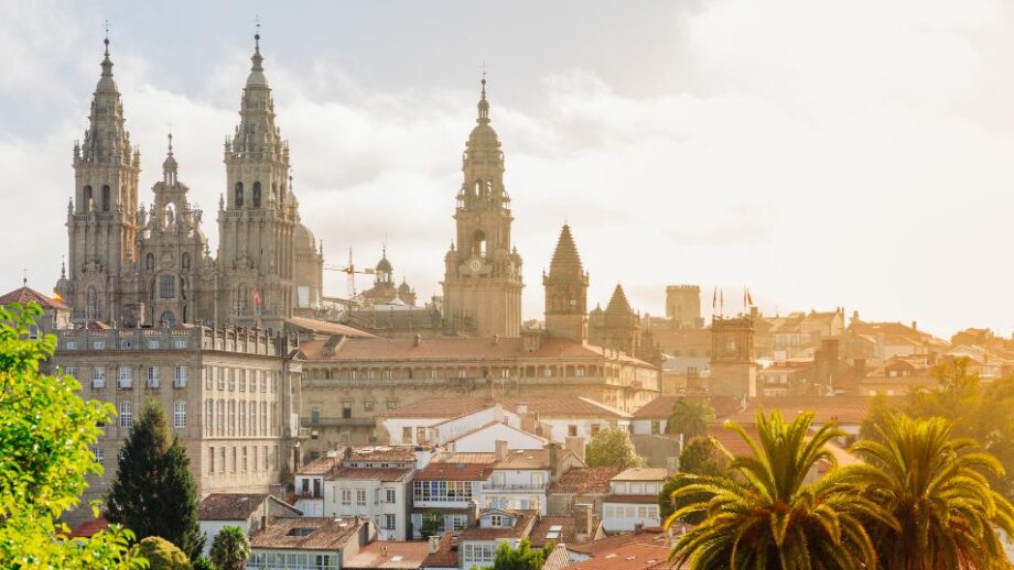 ¿Qué ver en Santiago de Compostela? 10 razones para visitar la ciudad 🌿