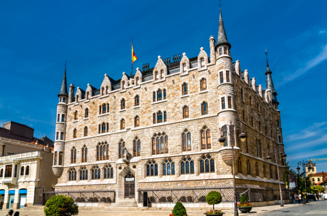 que ver en leon: la casa botines de gaudi