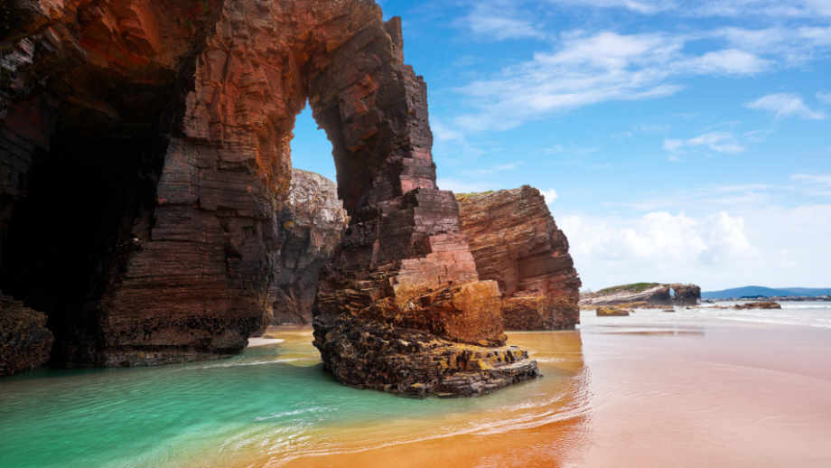 Playa de las Catedrales 🏖 9 lugares de tus sueños