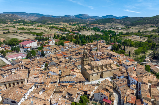 pueblo cercano al pico del buitre