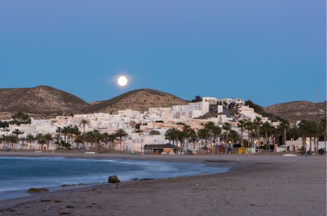 carboneras cerca de la playa de los muertos