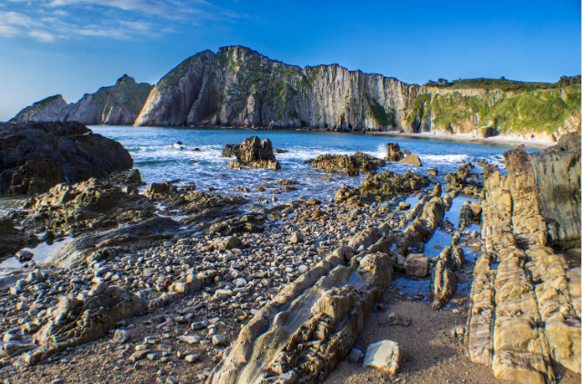 playa del silencio acantilados