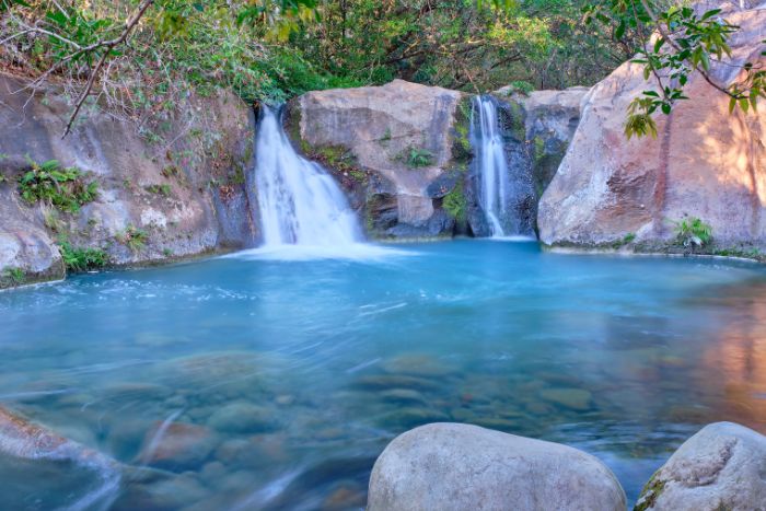 Lugares de interés rodeados de agua