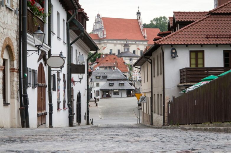 Kazimierz Dolny klimatyczne atrakcje na uliczkach miasta