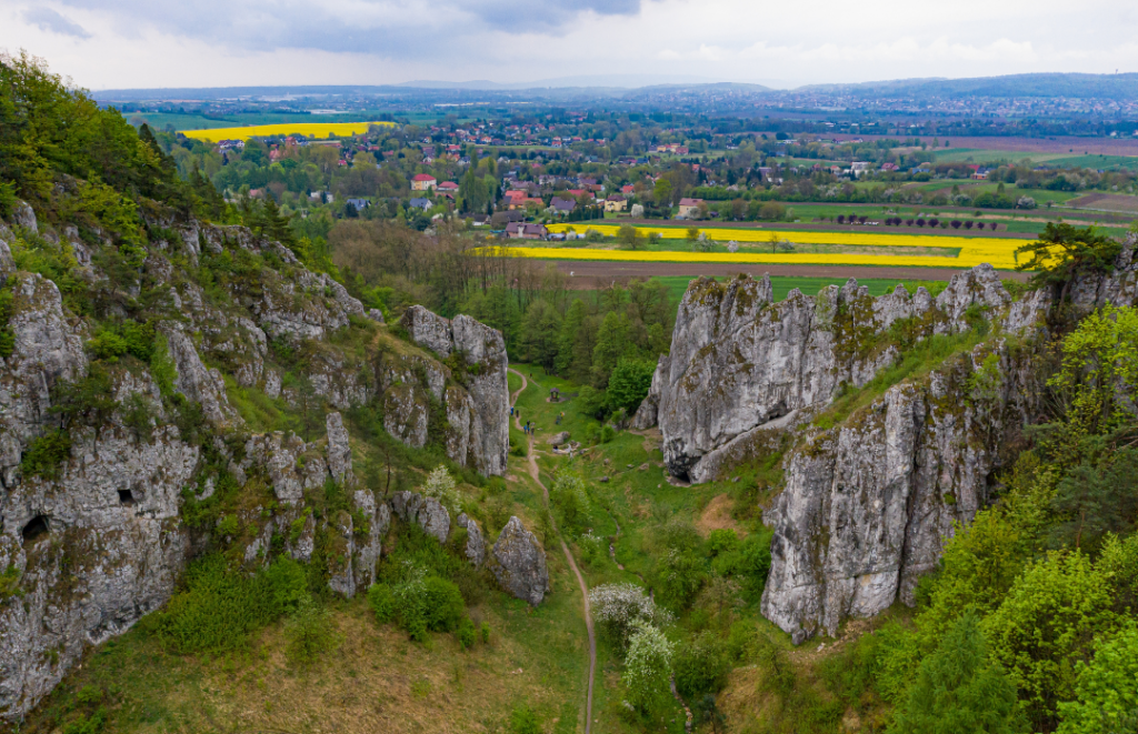 Jura Krakowsko-Częstochowska z lotu ptaka szlak orlich gniazd