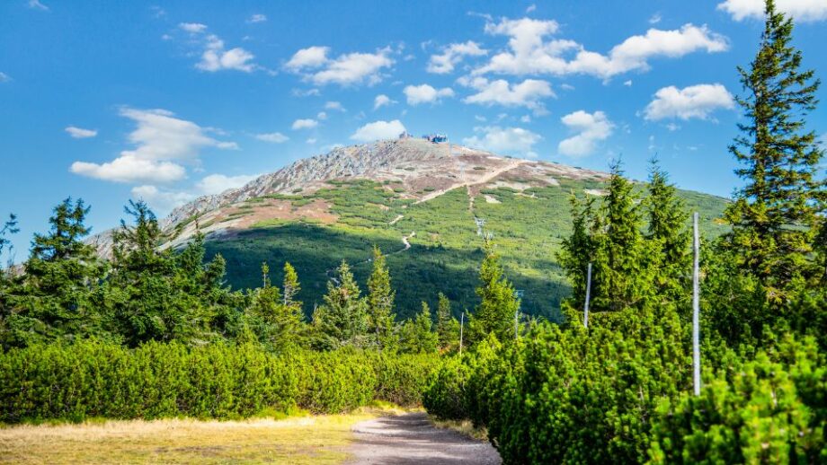 Karpacz Atrakcje 8 miejsc, dzięki którym poznasz Karkonosze 🏔️