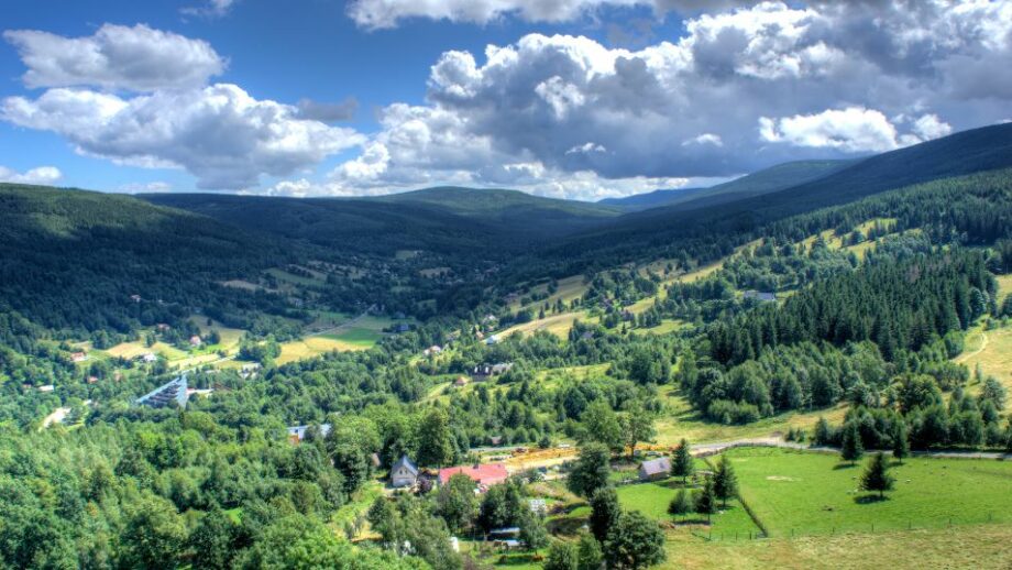 Świeradów-Zdrój Atrakcje 6 miejsc w uzdrowiskowym klimacie u stóp Gór Izerskich 🏔️