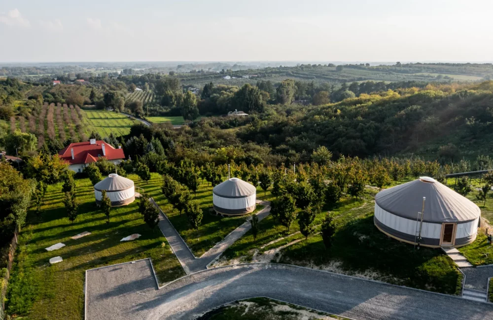 glamping jurty jezioro tarnobrzeskie