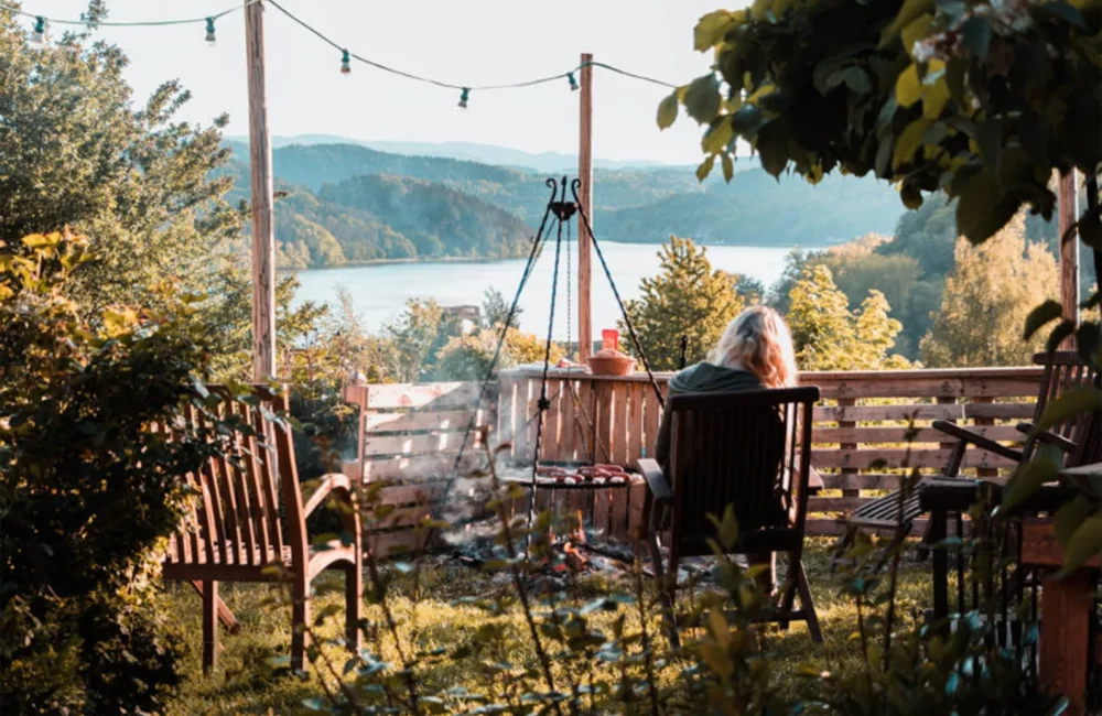 tipi nad jeziorem jezioro rożnowskie