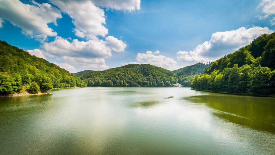 Jezioro Bystrzyckie 🚣 Natura, historia i relaks na Dolnym Śląsku