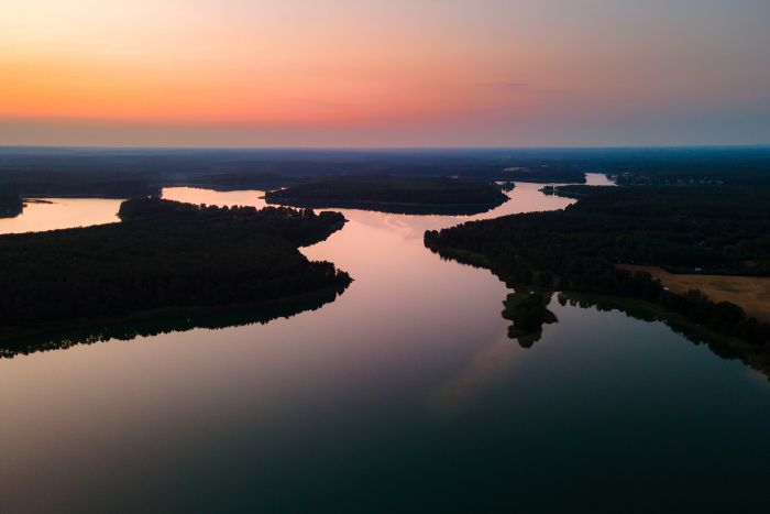 Malownicze wschody słońca w regionie Wdzydze Kiszewskie