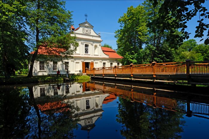 Zwierzyniec atrakcje - kościół na wodzie