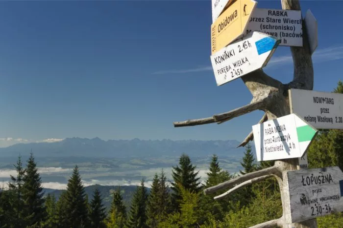 Gorczański Park Narodowy - widok i szlaki ze szczytu Turbacza